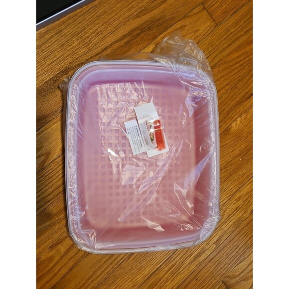NIP Tupperware Red Season & Serve Marinade Dish With Lid - Picture 1 of 4